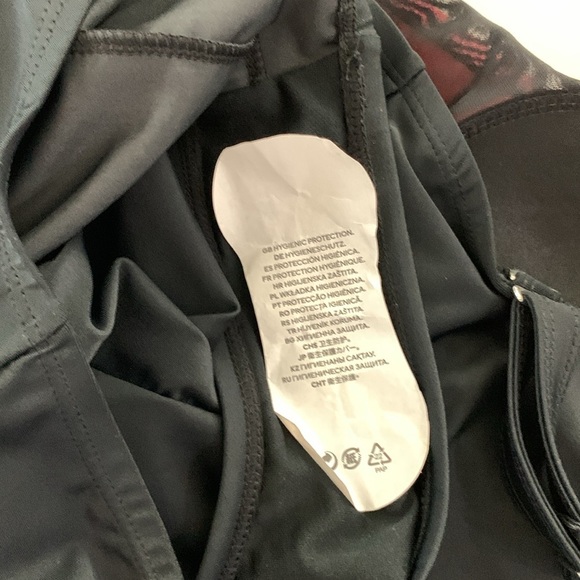 IT FIGURES Black and Pink  One Piece - Picture 7 of 7